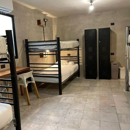 קנקון Moloch Hostel & Suites מראה חיצוני תמונה