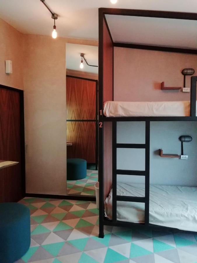 קנקון Moloch Hostel & Suites מראה חיצוני תמונה