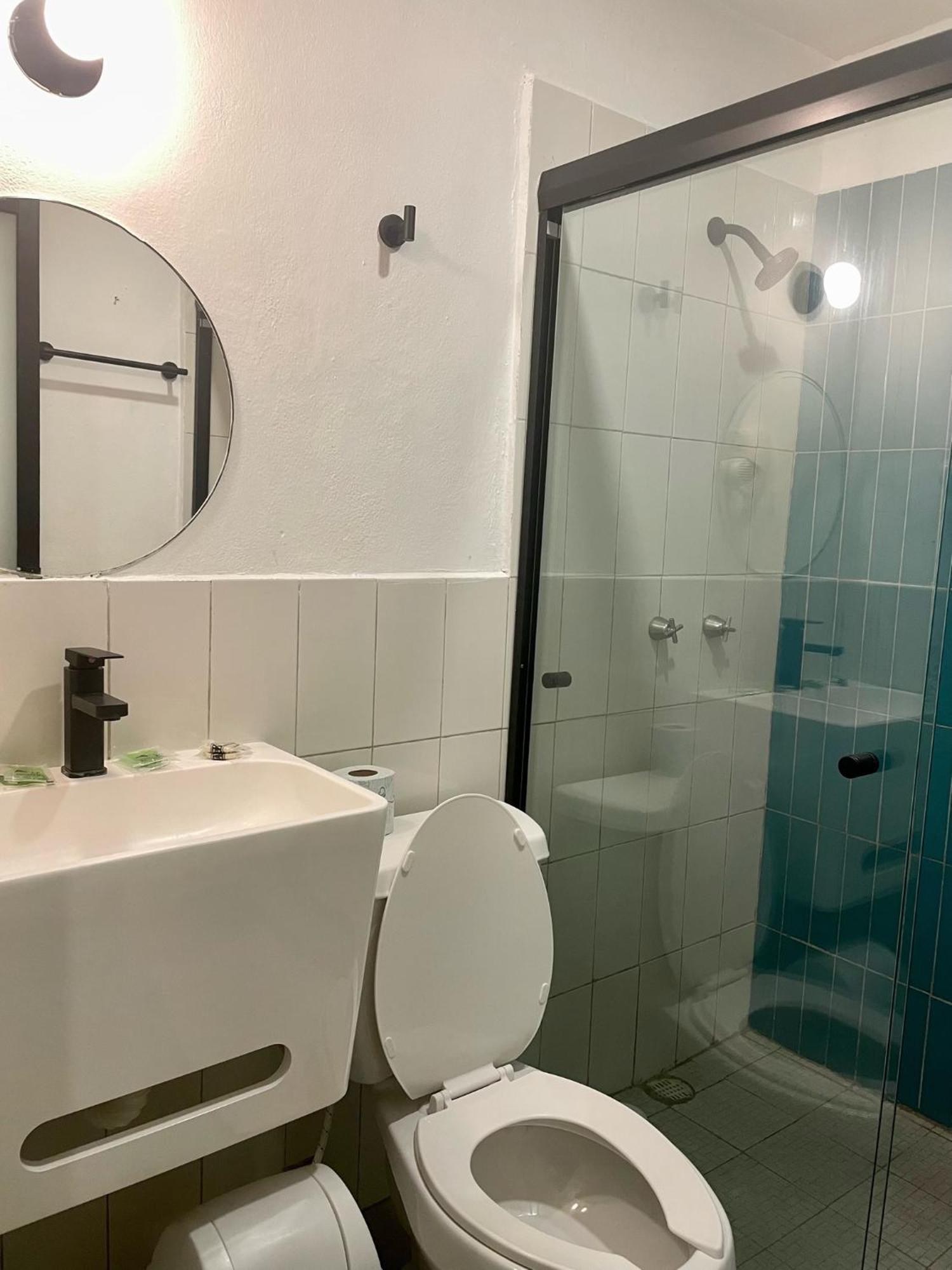 קנקון Moloch Hostel & Suites מראה חיצוני תמונה