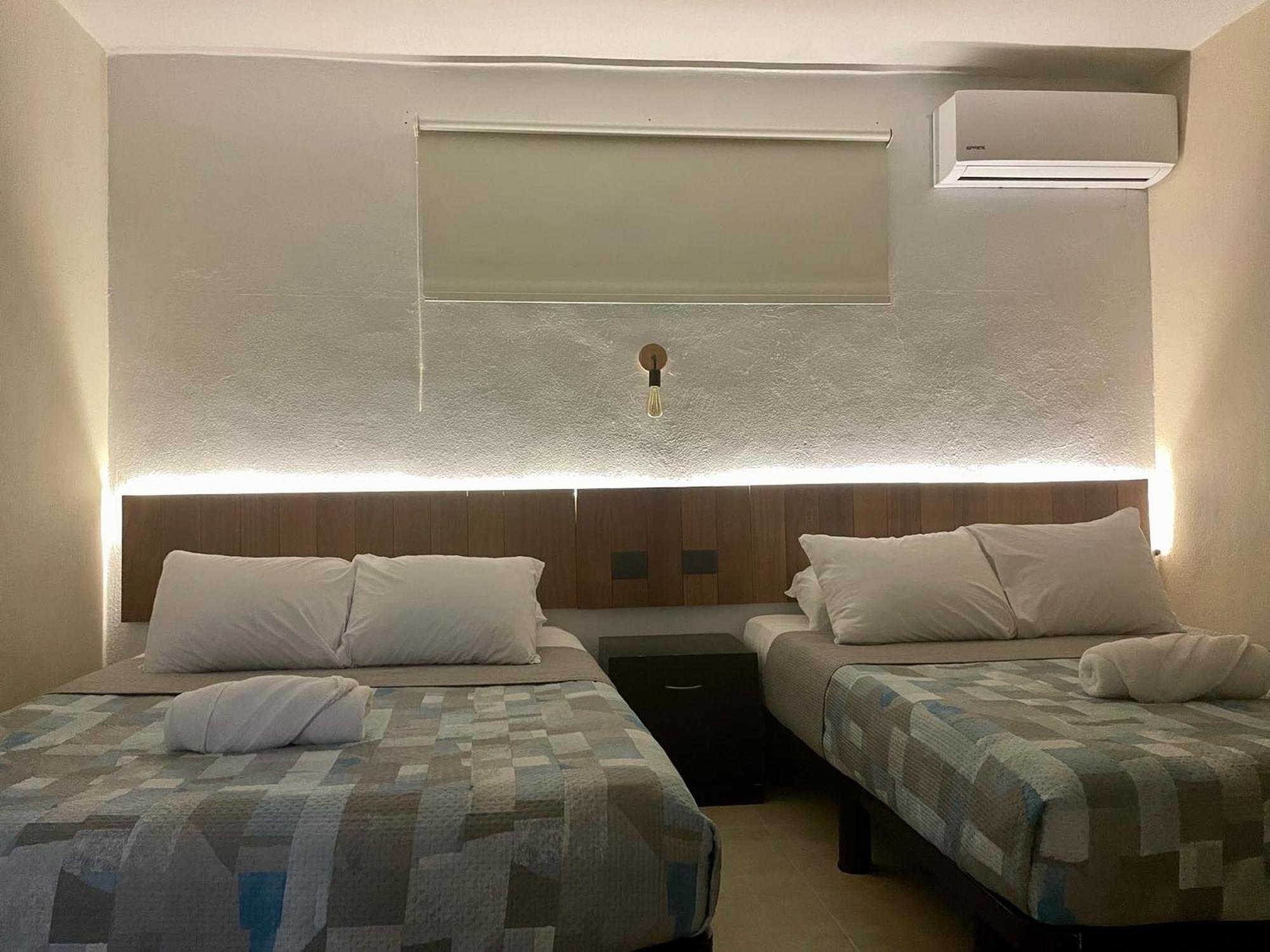 קנקון Moloch Hostel & Suites מראה חיצוני תמונה