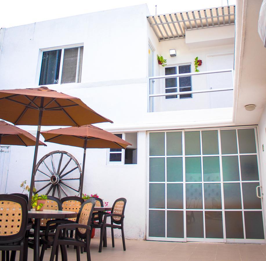קנקון Moloch Hostel & Suites מראה חיצוני תמונה