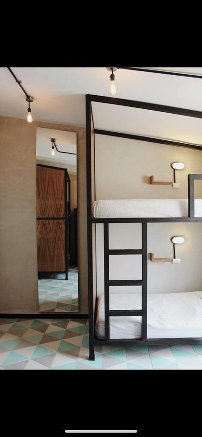 קנקון Moloch Hostel & Suites מראה חיצוני תמונה
