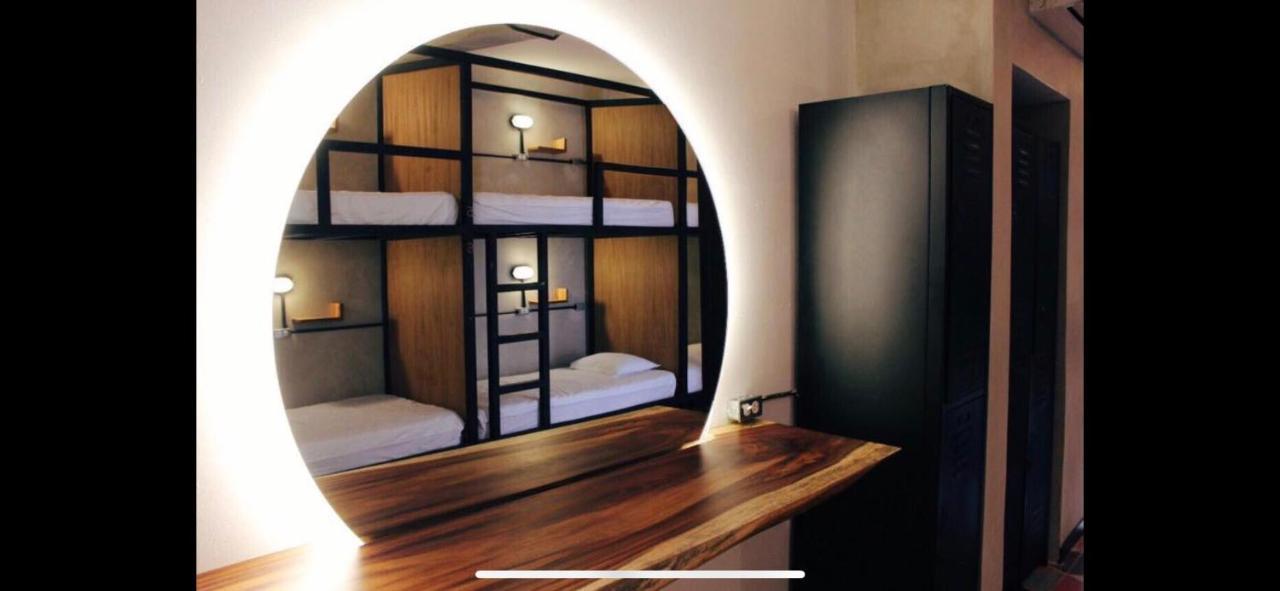 קנקון Moloch Hostel & Suites מראה חיצוני תמונה