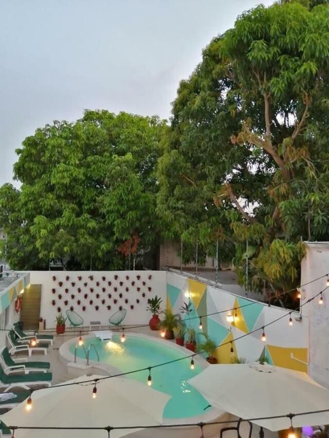 קנקון Moloch Hostel & Suites מראה חיצוני תמונה