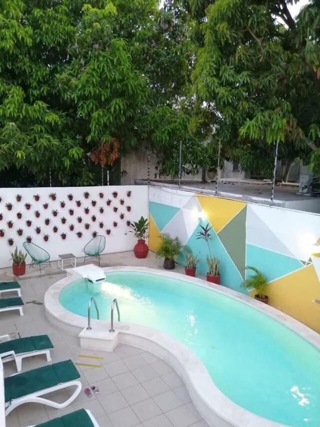 קנקון Moloch Hostel & Suites מראה חיצוני תמונה