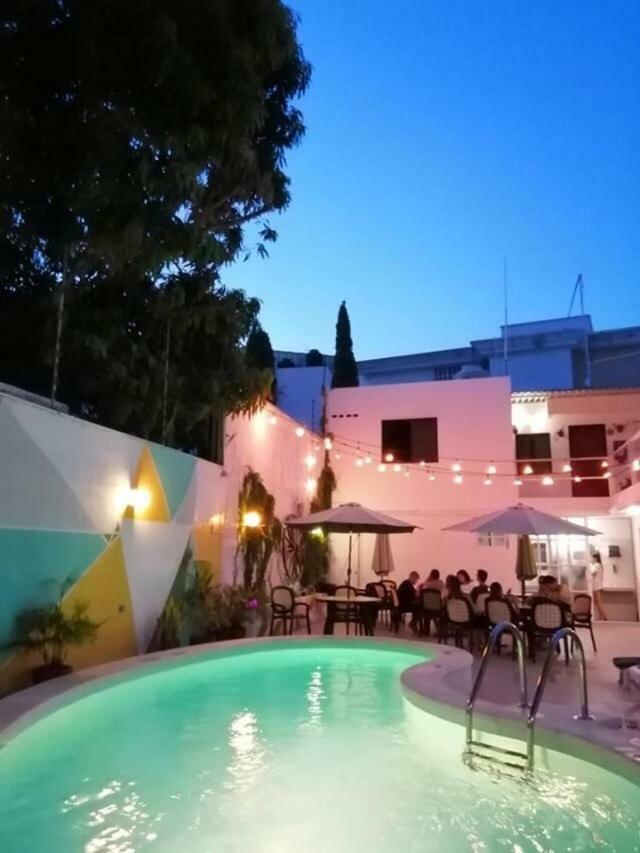קנקון Moloch Hostel & Suites מראה חיצוני תמונה